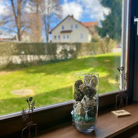Weiher Mit Terrasse & Parkplatz アパート